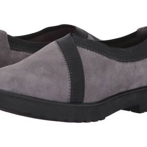 Clarks Bellevue Cedar Grey Suede Black Trim Slip On Loafers Sz 9